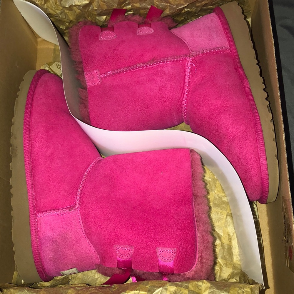 Pink bow bailey uggs